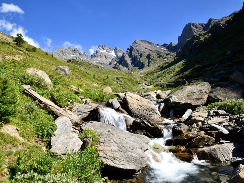 Sentier de grande randonnée dans Le GR58 ou Tour du Queyras